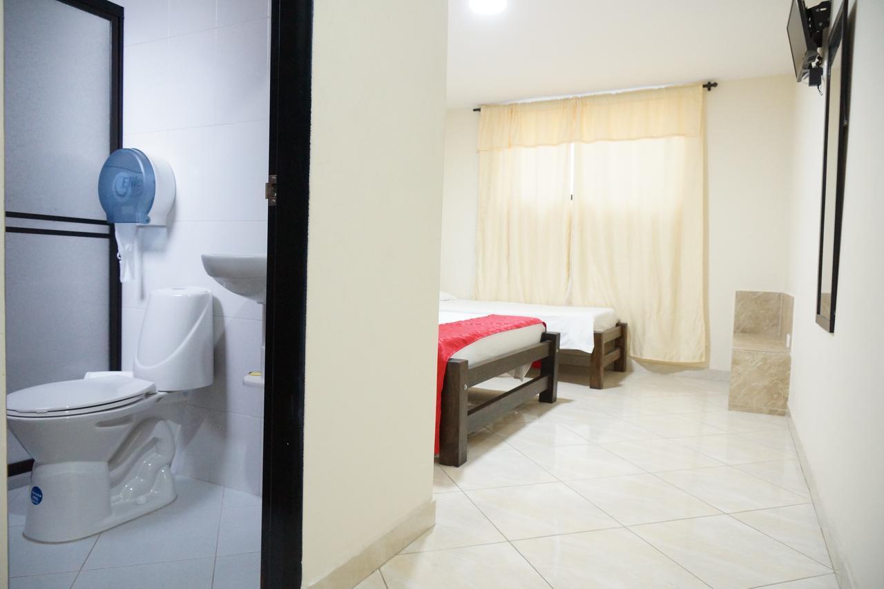 Hotel Esmeralda San Gil Bagian luar foto