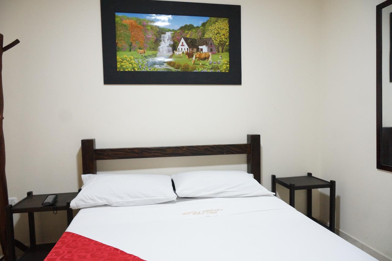 Hotel Esmeralda San Gil Bagian luar foto